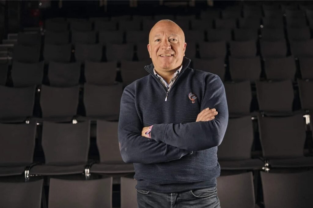 Tim Coronel –                   Altijd aan: het avontuurlijke leven van een ondernemer die nooit stilstaat
