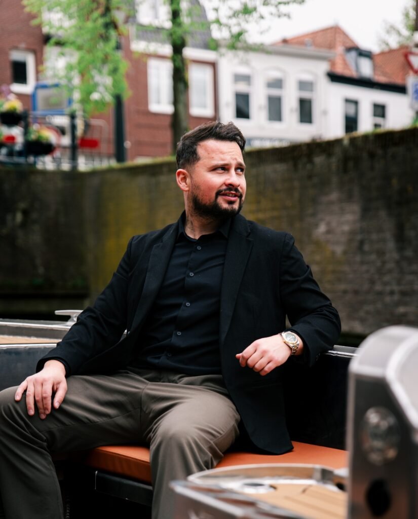 Zekai Aksoy; Zoals bij veel ondernemers begon het niet met een briljant masterplan, maar met doen. Gewoon beginnen.